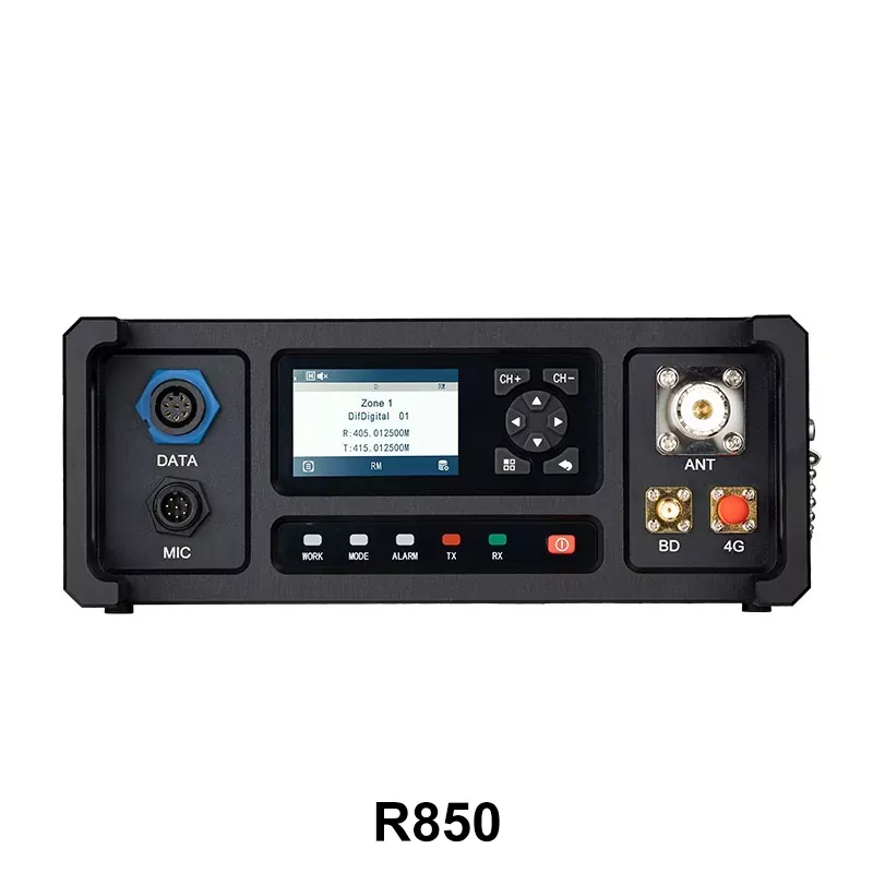 Repetitor radio portabil